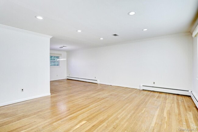 Building Photo - 12 Van Gogh Ln