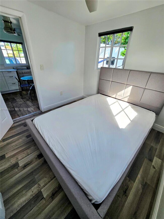 Foto del edificio - 5565 NW 24th Ave