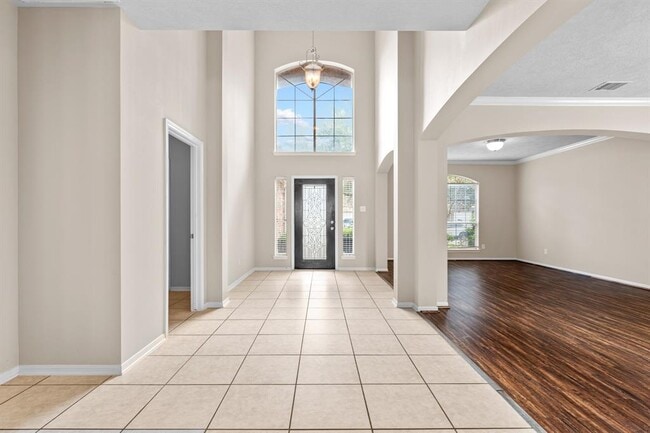 Building Photo - 2410 Sunfire Ln