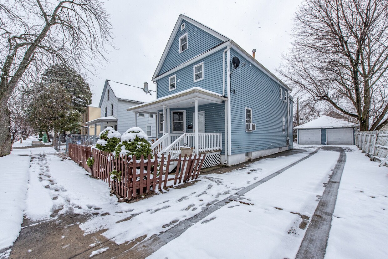 713 Helmholz Ave, Waukegan, IL 60085 House Rental in Waukegan, IL