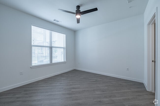 3BR, 2BA - 1,320 SF - Caroline Longhorn Quarry