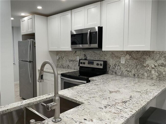 Foto del edificio - 6800 Cypress Rd
