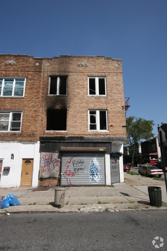 Foto del edificio - 1001 Clarkson Ave