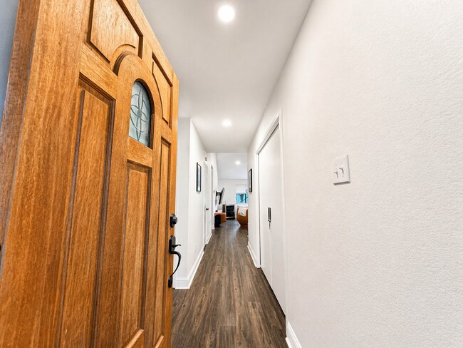 Building Photo - 3840 Horizon Dr