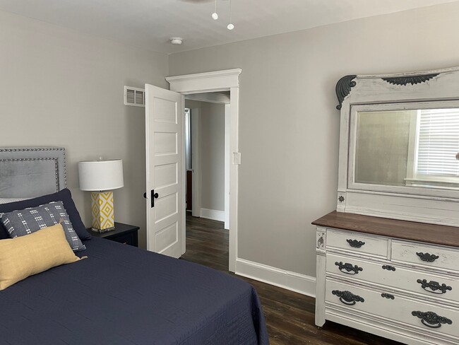Bedroom w/dresser & closet - 105 W Champlain Ave