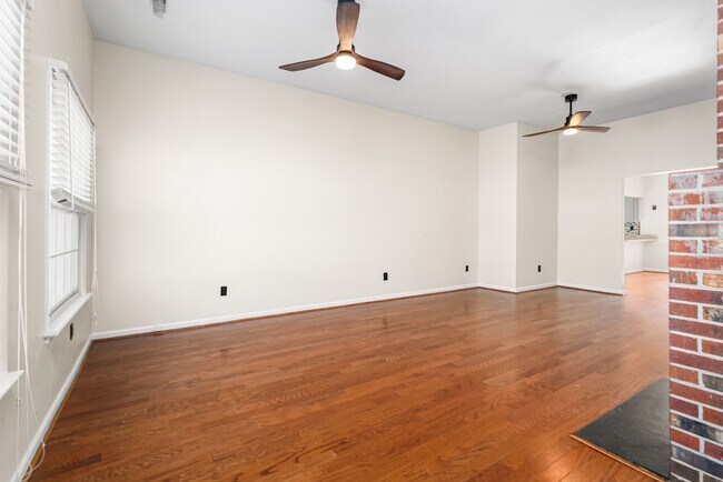 Foto del edificio - 38 Sacramento Dr