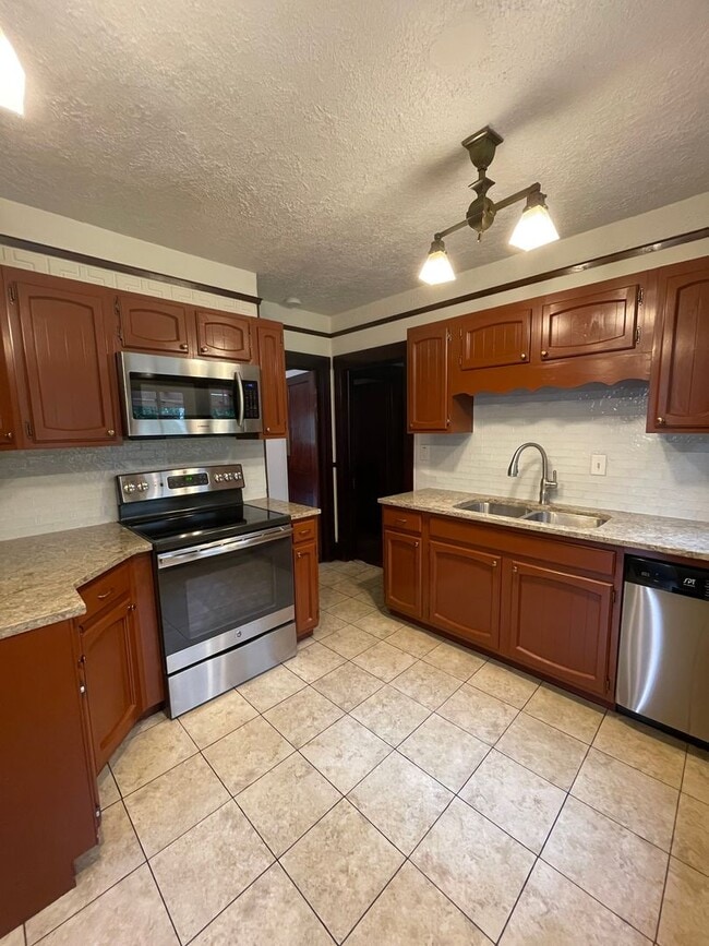 Building Photo - 499 Littleton St
