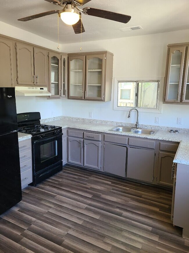 Foto del edificio - Close to Downtown Beautiful 2 bed 1 bath