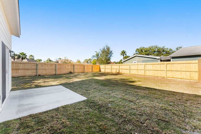 Building Photo - Water Oak