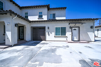 Building Photo - 2028 S Chapel Ave