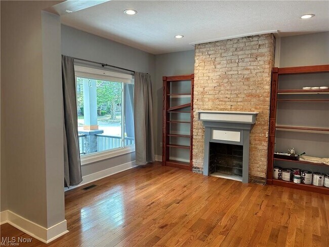 Foto del edificio - 3284 Scranton Rd