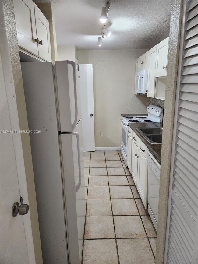 Foto del edificio - 802 NW 87th Ave