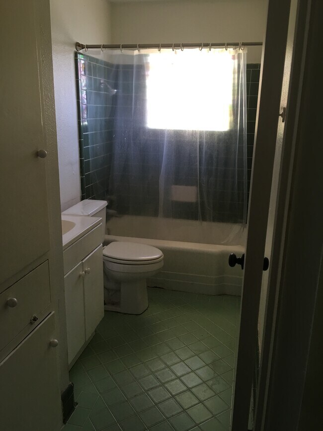 Foto del edificio - 942 Hazel Dr