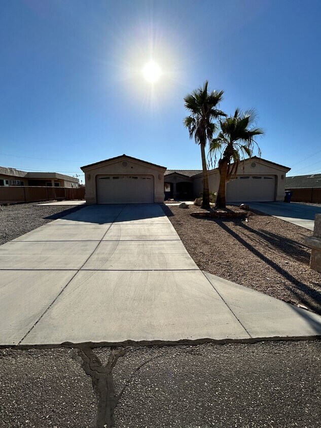 Primary Photo - 3382 Iroquois Dr