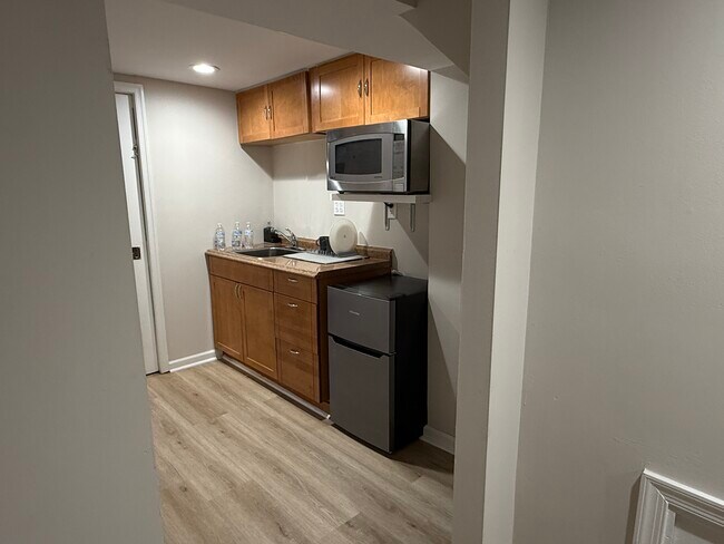 Building Photo - 1629 Searles Rd