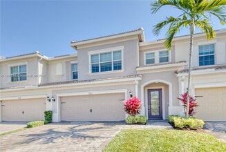 Building Photo - 925 Banyan Dr