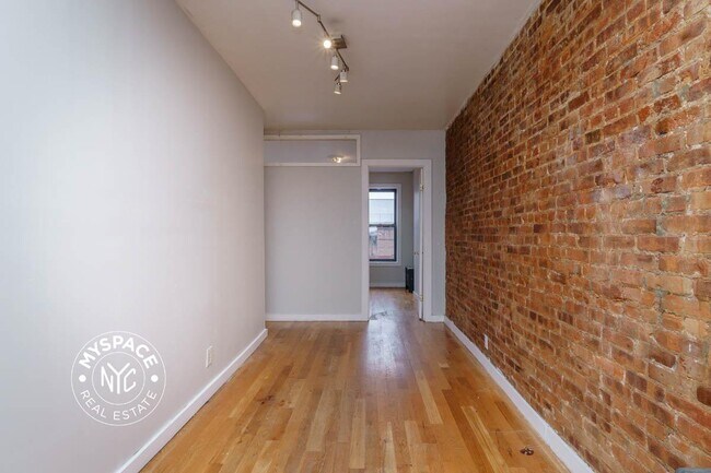 Building Photo - 247-246 46th St