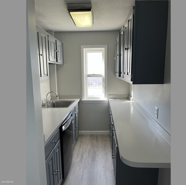 Foto del edificio - 3 br, 1 bath Triplex - 259 Notre Dame Aven...