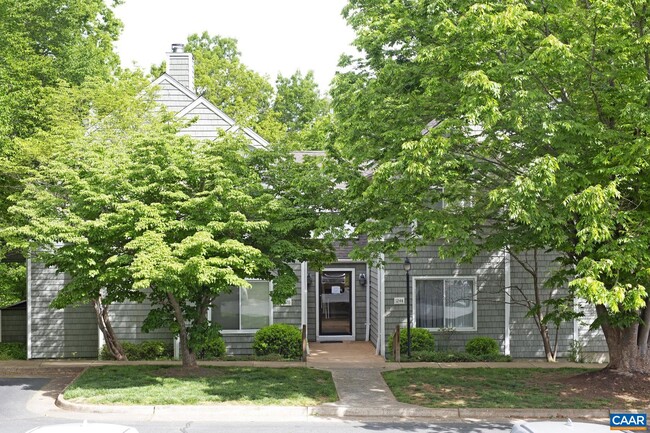 Building Photo - 1230 Clifden Green