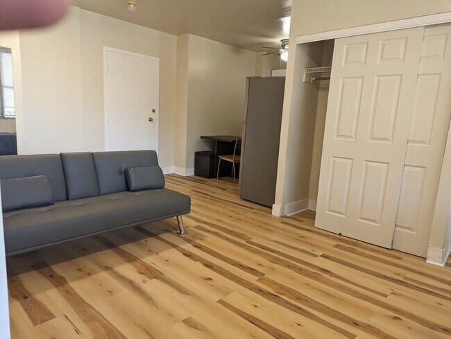 Living Room - 7900 Old York Rd