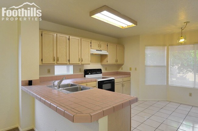 Foto del edificio - 4674 W Knollside St
