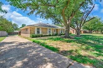 Building Photo - 924 Imperial Dr