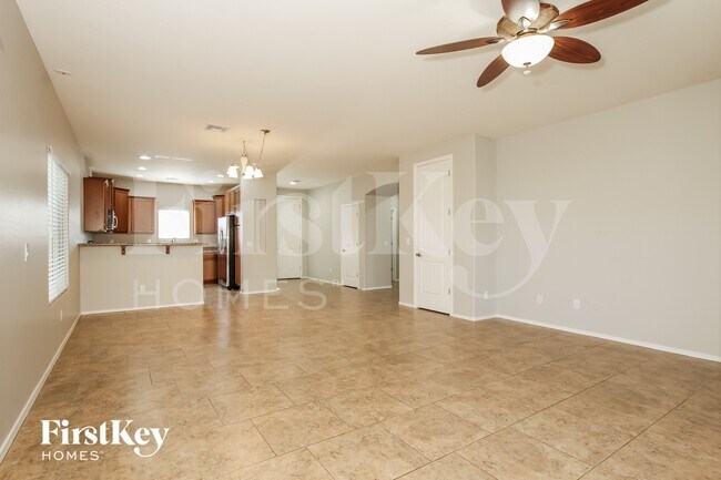 Foto del edificio - 18048 W Post Dr