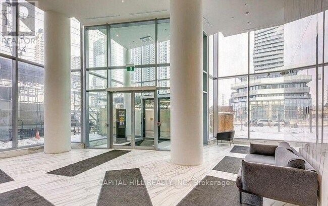 Photo du bâtiment - 448 Burnhamthorpe Rd W