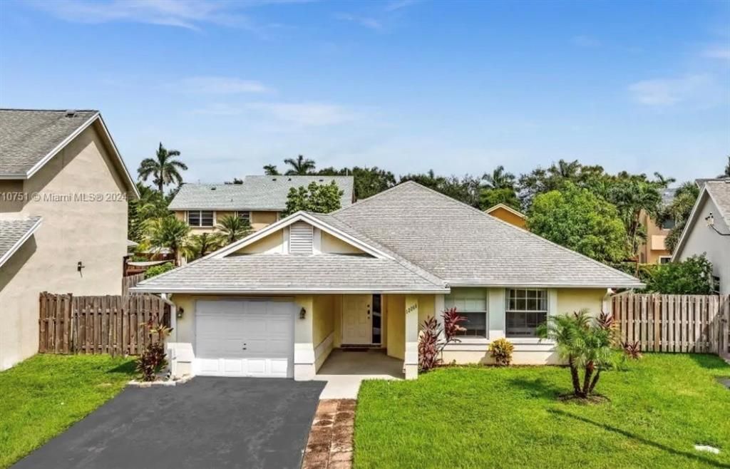 Foto principal - 12265 NW 32nd Manor