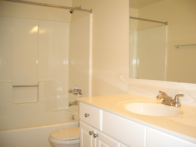 Bathroom - Harbor Ridge at Landen Apartments