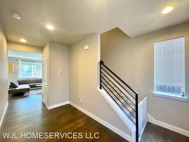 Building Photo - 4 br, 3.5 bath House - 16716 34th Ave SE