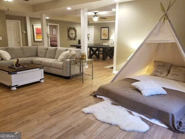 Foto del edificio - 6729 Great Water Dr