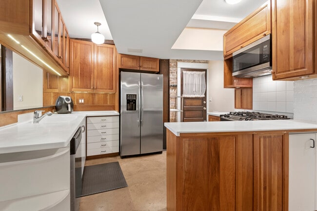 Kitchen - 2749 N Hampden Ct Apartment