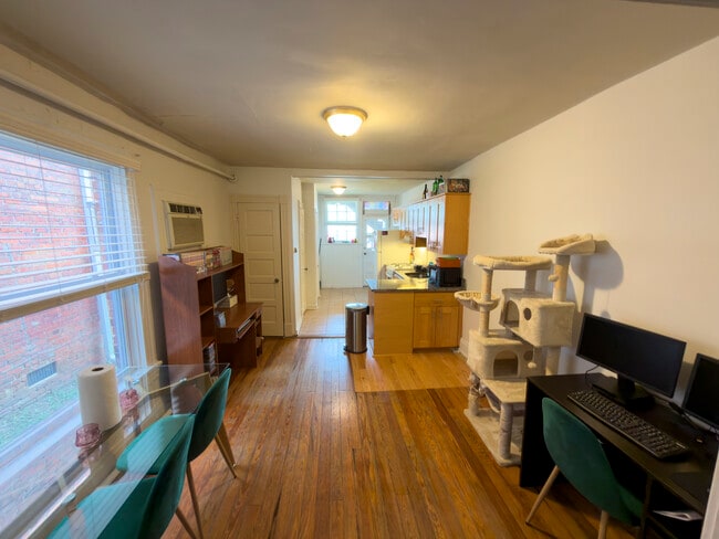 Building Photo - 3204 Stuart Ave
