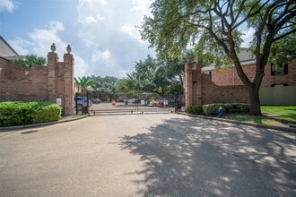 Building Photo - 2255 Braeswood Park Dr Building Photo - 2255 Braeswood Park Dr