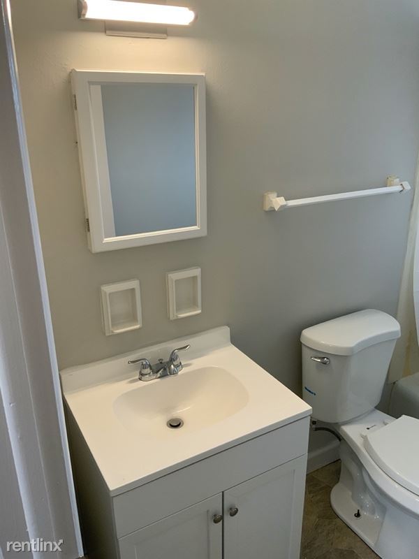 Building Photo - 2 br, 1 bath Townhome - 889 N Meadows Ct