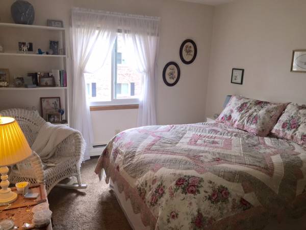 Dormitorio - 231 N Fowler St