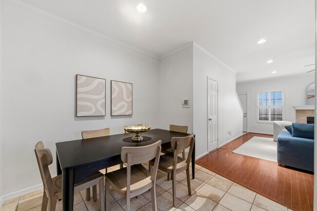 Foto del edificio - 9850 Pagewood Ln