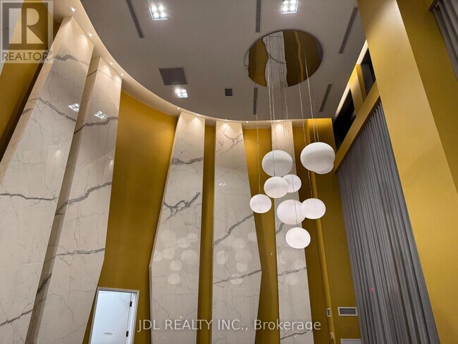 Building Photo - 70 Princess St