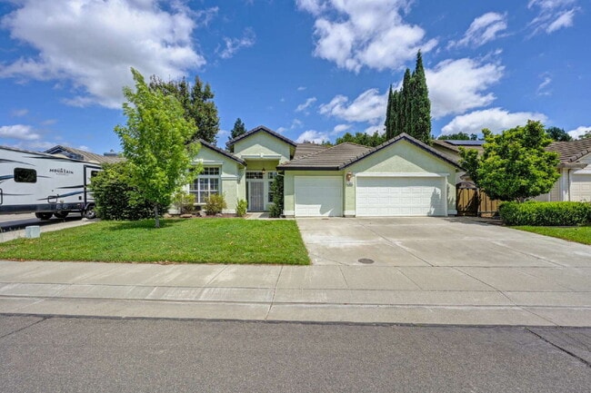 Building Photo - Beautiful single story across from Conejo Park.