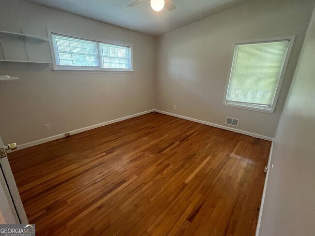 Building Photo - 373 Norton Cir SE