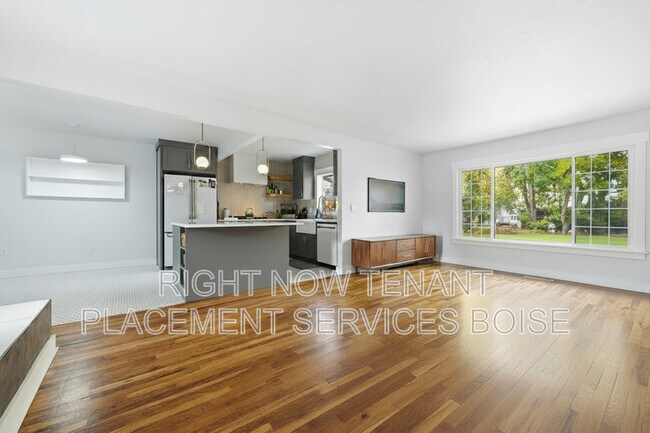 Foto del edificio - 4811 W Rose Hl St