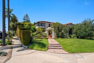 Building Photo - 5302 E Palisades Rd
