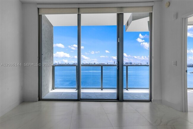 Foto del edificio - 2900 NE 7th Ave
