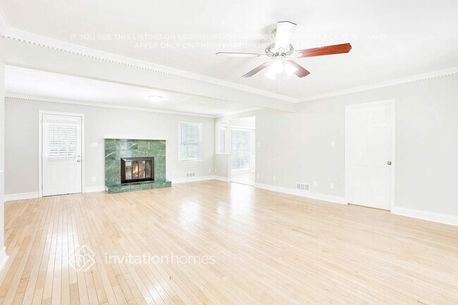 Foto del edificio - 562 Rollingwood Dr