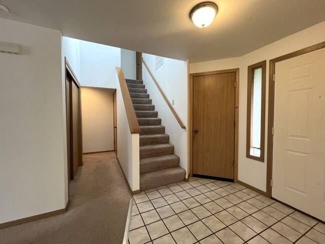 Building Photo - South Marysville Duplex - Rent Ready