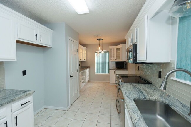 Building Photo - Spacious 3 bedroom Patio home in Mandarin