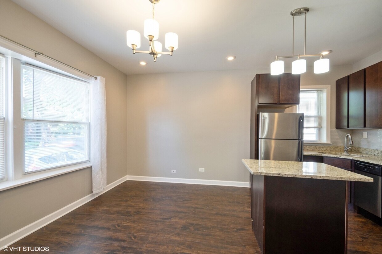 Foto principal - 3943 W Addison St