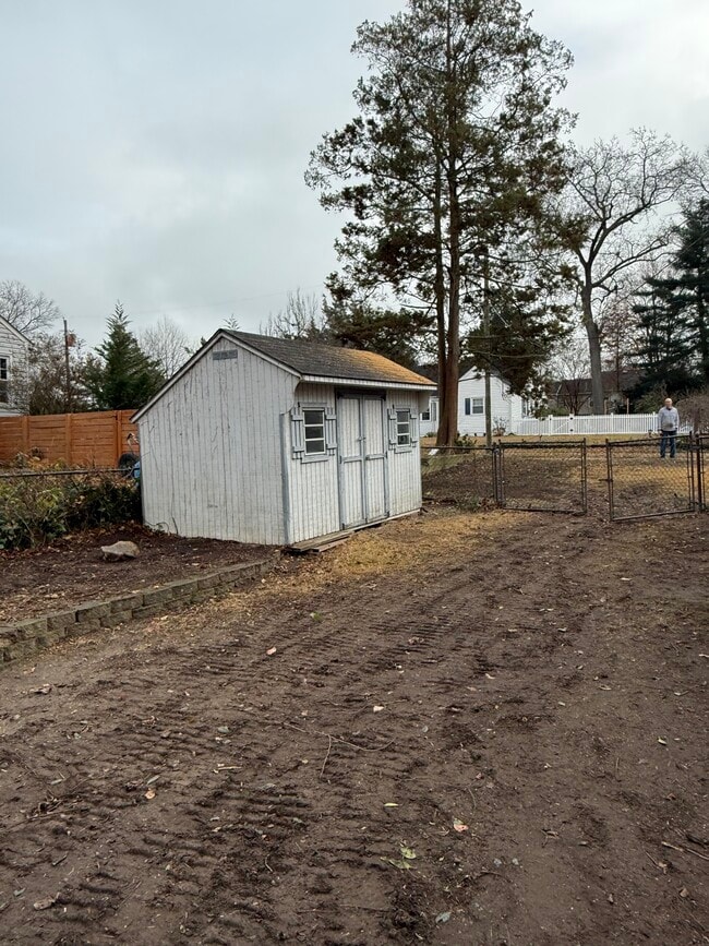 Building Photo - 448 Lake Ave