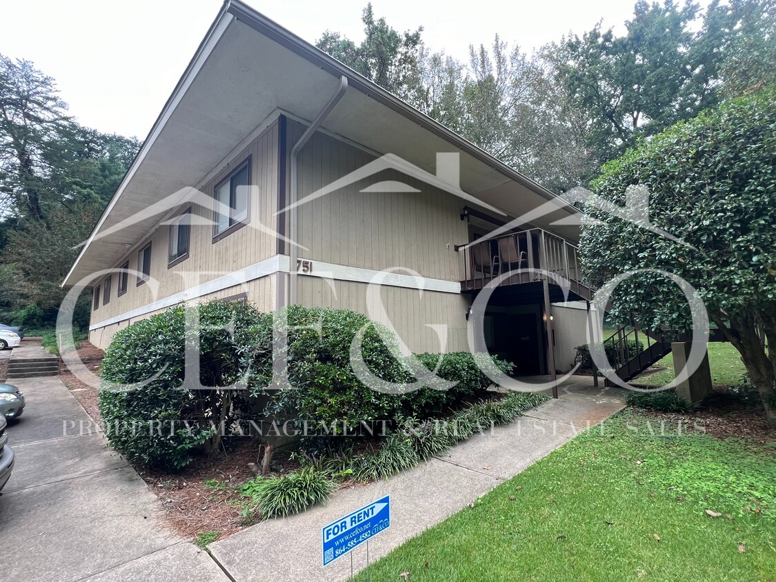 Primary Photo - 751 Springdale Dr